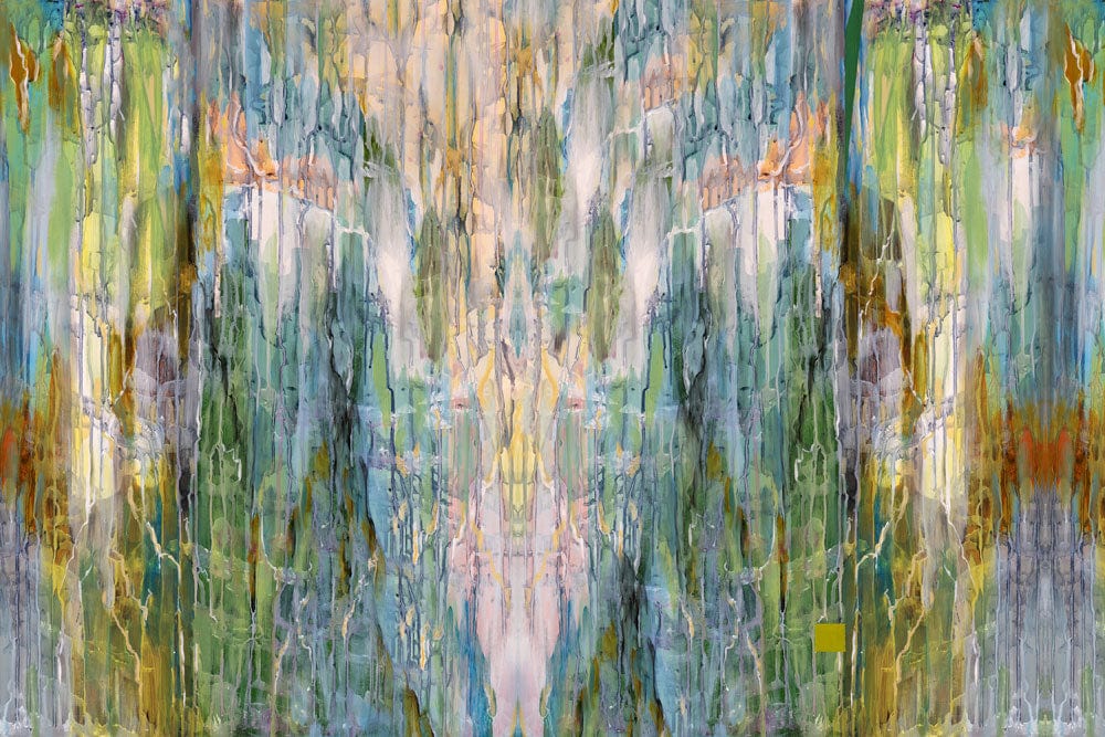 Papier peint mural abstrait en plastique transparent coloré avec des touches de vert, bleu, jaune et orange