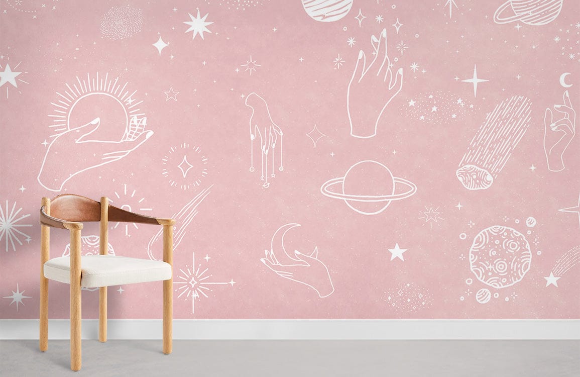 Chaise en bois avec siège rembourré blanc sur papier peint mural Étoile Rose