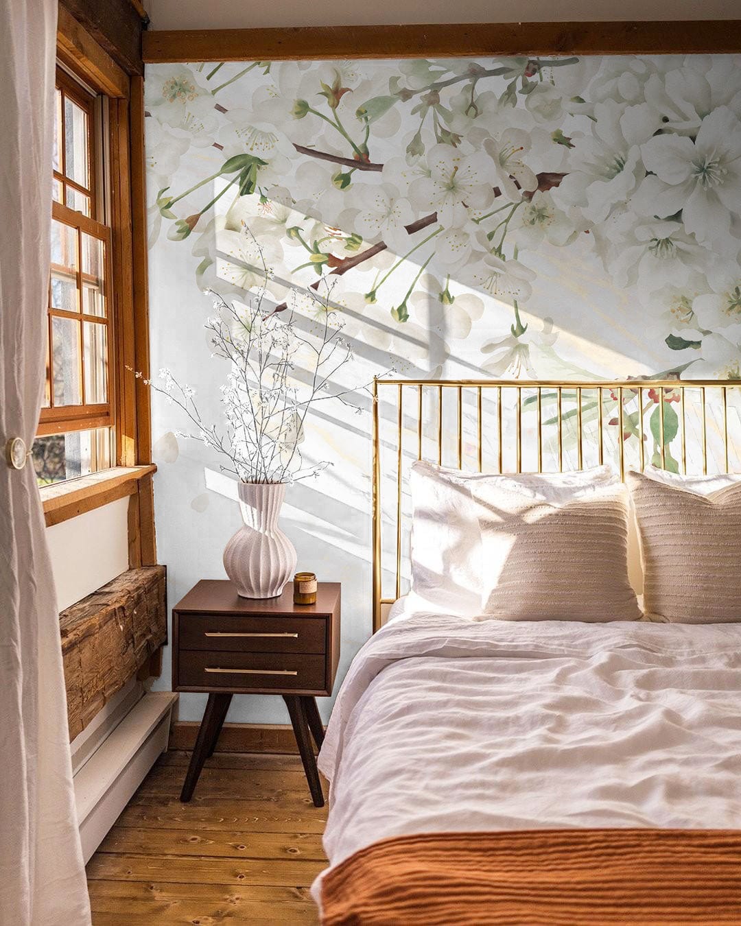 Peint mural fleurs dans une chambre cozy avec papier peint mural Papier Peint Mural Fleurs de Poirier Pure