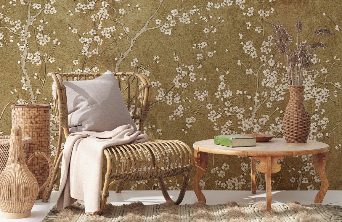 Fauteuil en rotin tissé avec coussin clair et plaid, dans le papier peint mural Fleurs Étoilées