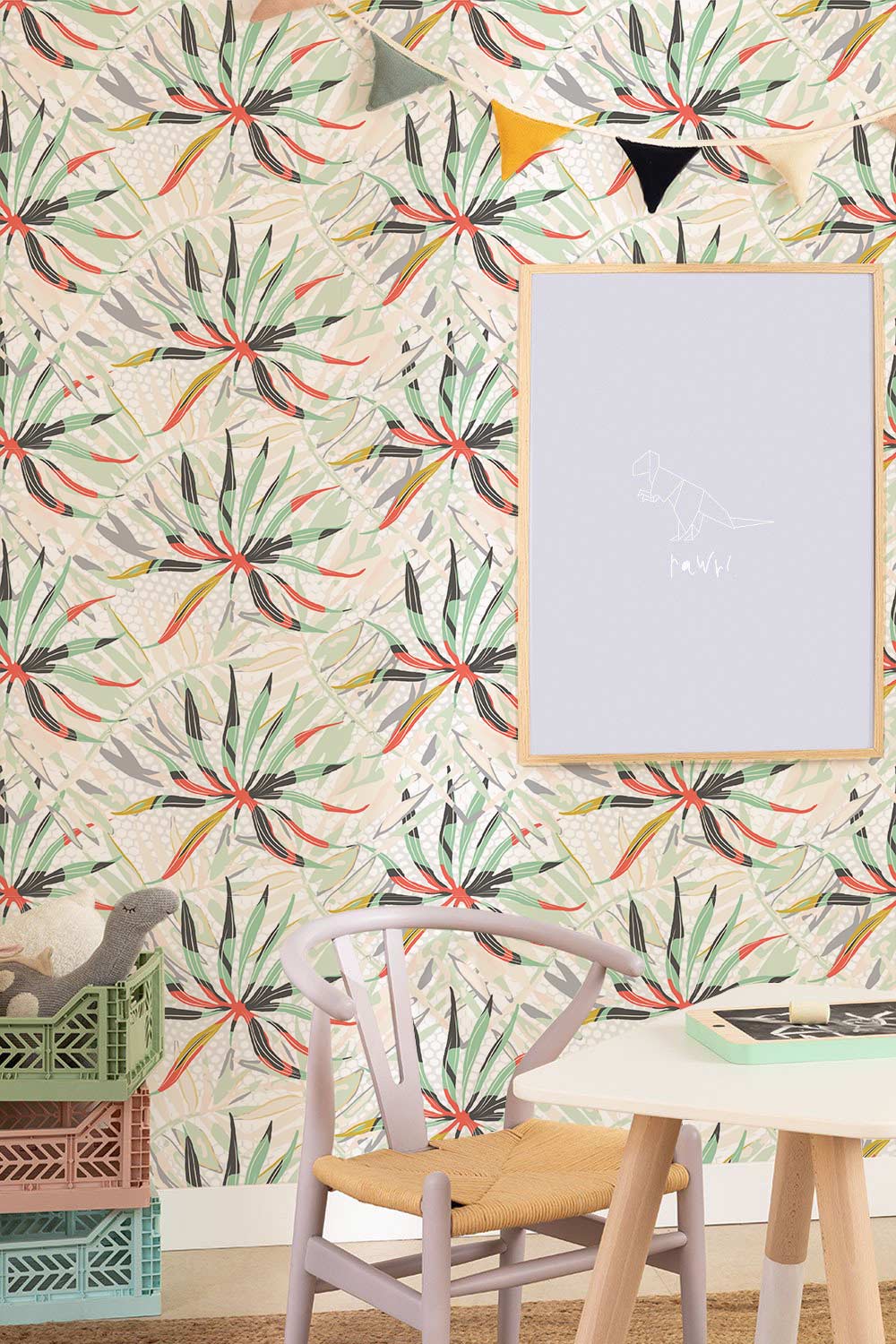 Papier peint mural avec cadre blanc et dessin délicat de fleurs oscillantes