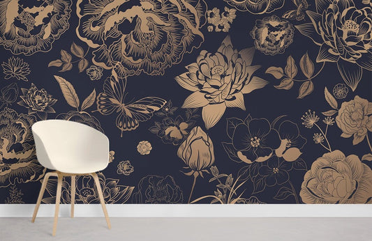 Chaise en plastique crème avec pieds en bois, idéal pour peinture murale fleurs vintage