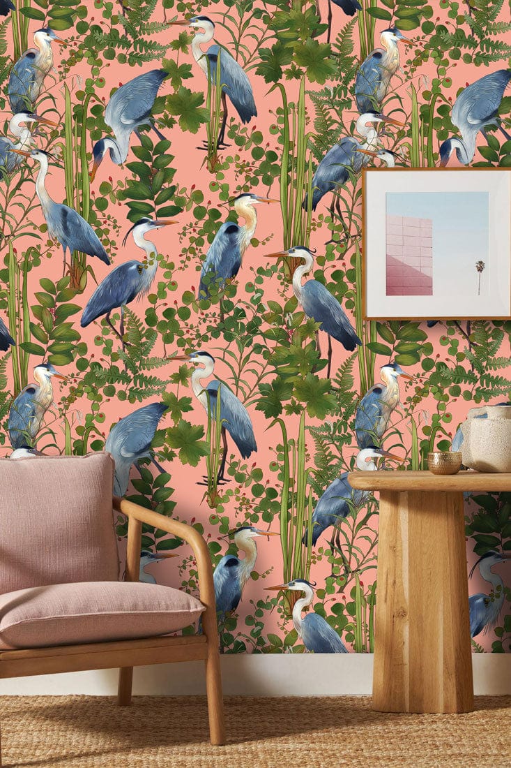 Peint mural hérons avec motif de jungle verte et fond rose pêche pour décoration intérieure
