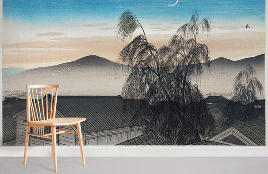 Chaise de salle à manger en bois clair avec dossier à lattes, idéale pour peinture murale lune