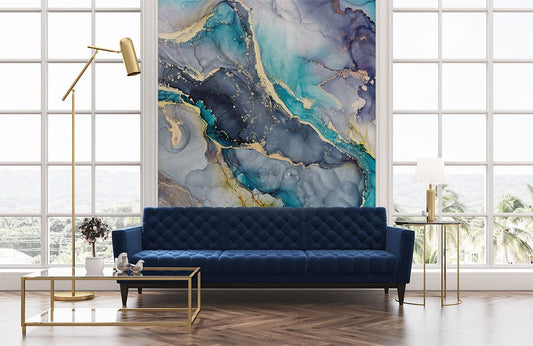 Canapé en velours bleu nuit avec peinture murale aquarelle et mural marbré aquarelle