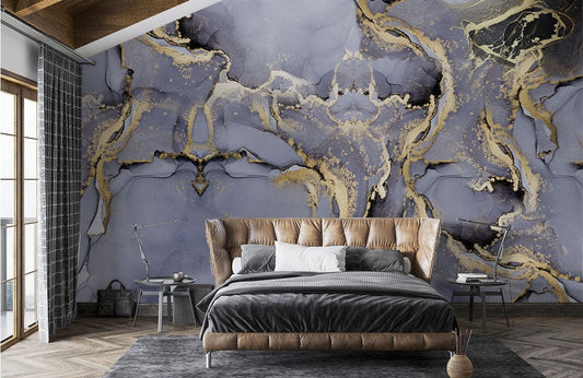 Papier peint mural marbré aquarelle mélangée derrière un lit luxueux avec tête de lit haute