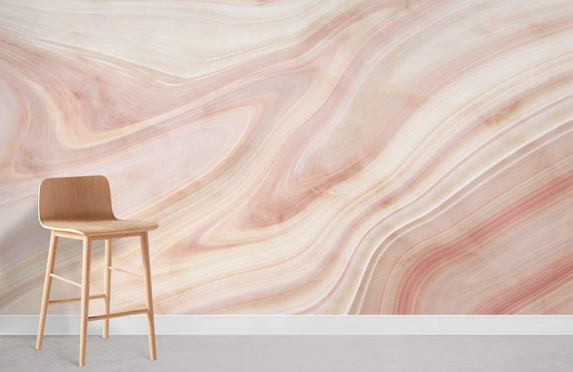 Tabouret en bois brun clair avec siège contourné, idéal pour un papier peint mural marbre rose clair