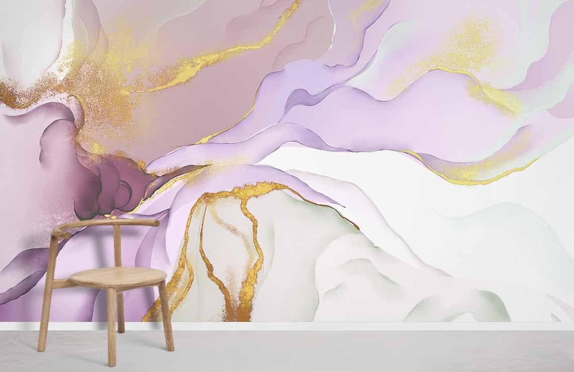 Chaise en bois clair avec dossier courbé, idéale pour peinture murale marbre violet