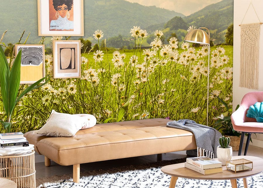 Futon en faux cuir beige dans le papier peint mural Monde des Marguerites