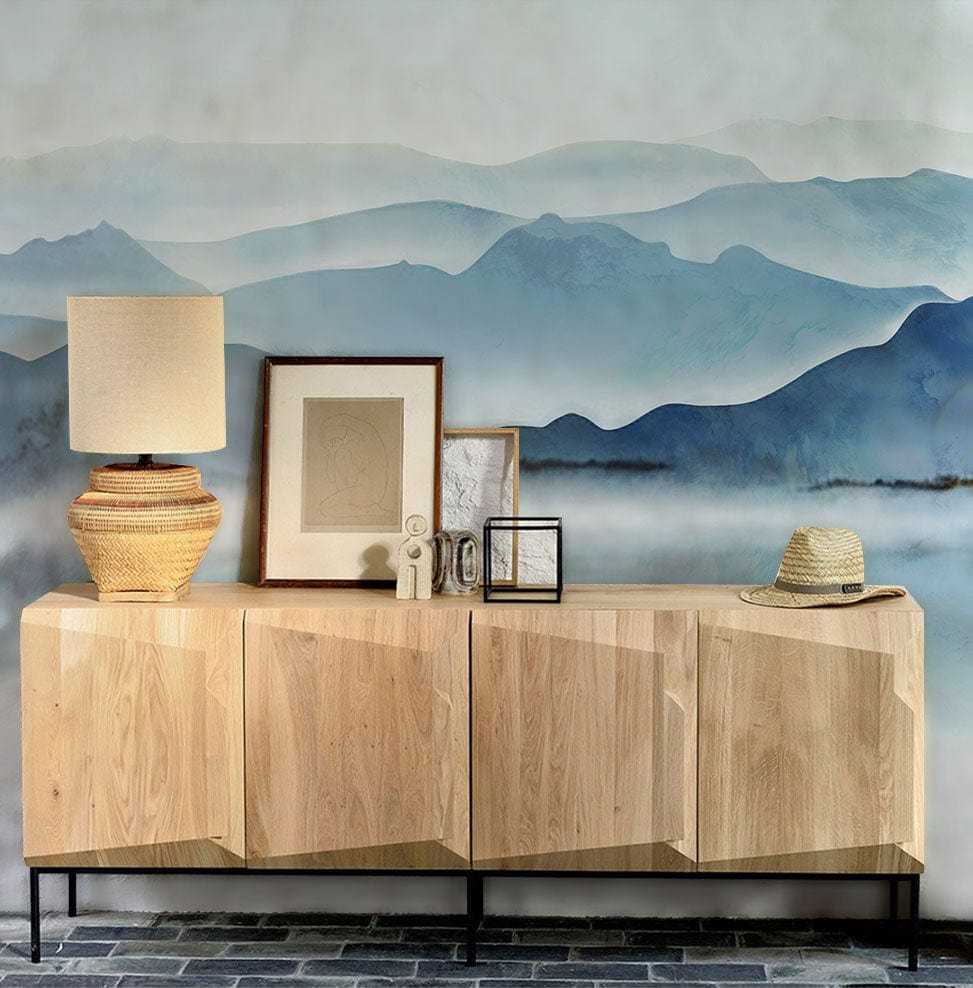 Mural montagne d’encre avec meuble en bois clair et pieds en métal noir