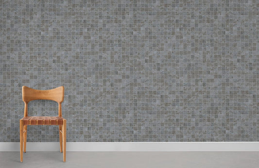 Chaise en bois clair avec siège en cuir tressé, idéale pour peinture murale mural mosaïque gris