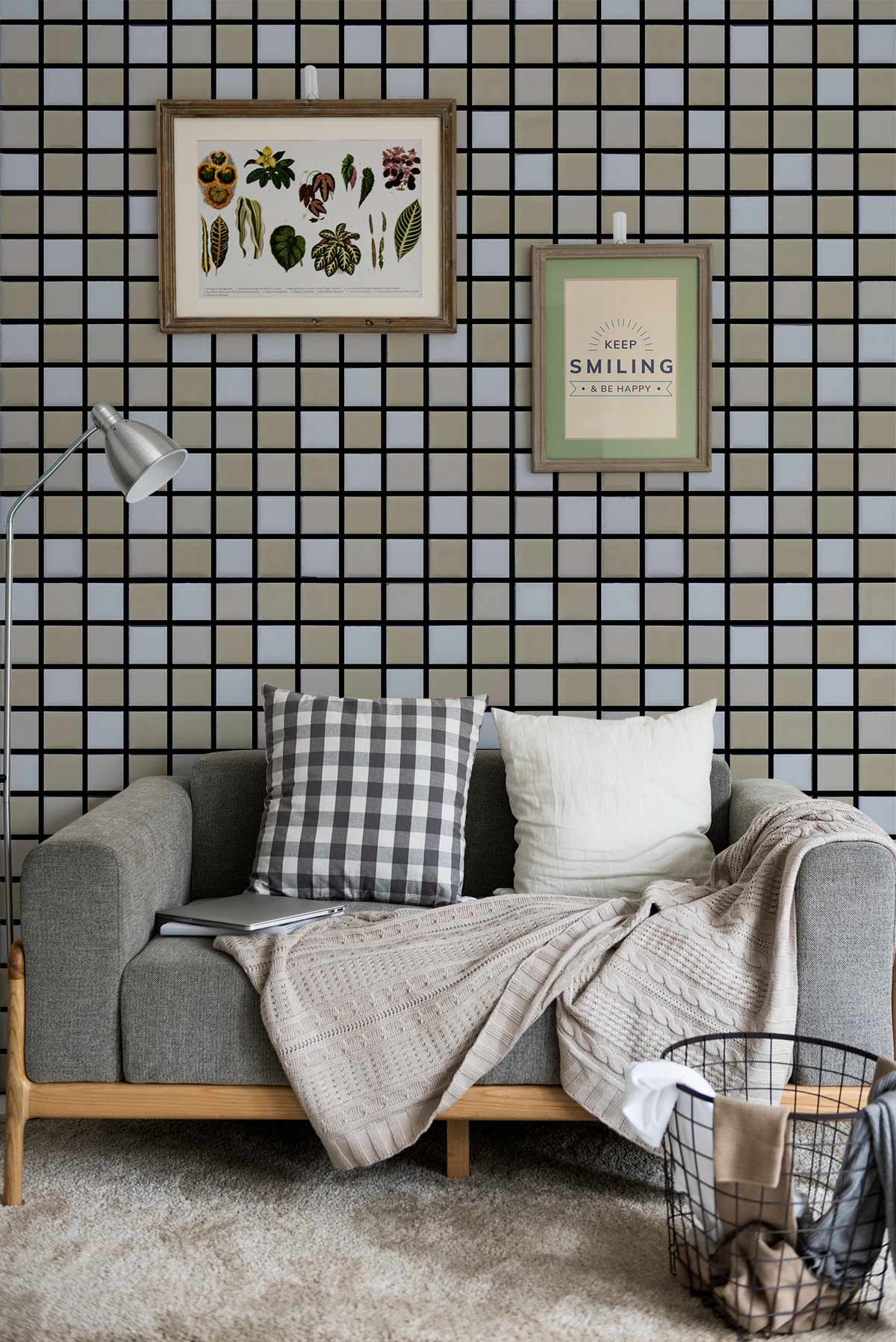 Canapé gris à deux places avec pieds en bois, idéal pour peinture murale mosaïque noire