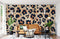 Papier peint mural motif léopard orange pour salon avec mur d’accent animal print