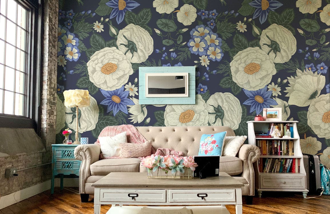 Canapé beige tufté avec coussins, idéal pour une peinture murale motif paisley blanc