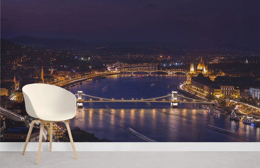 Chaise de salle à manger moderne blanche avec jambes en bois clair pour mural Nuit à Budapest