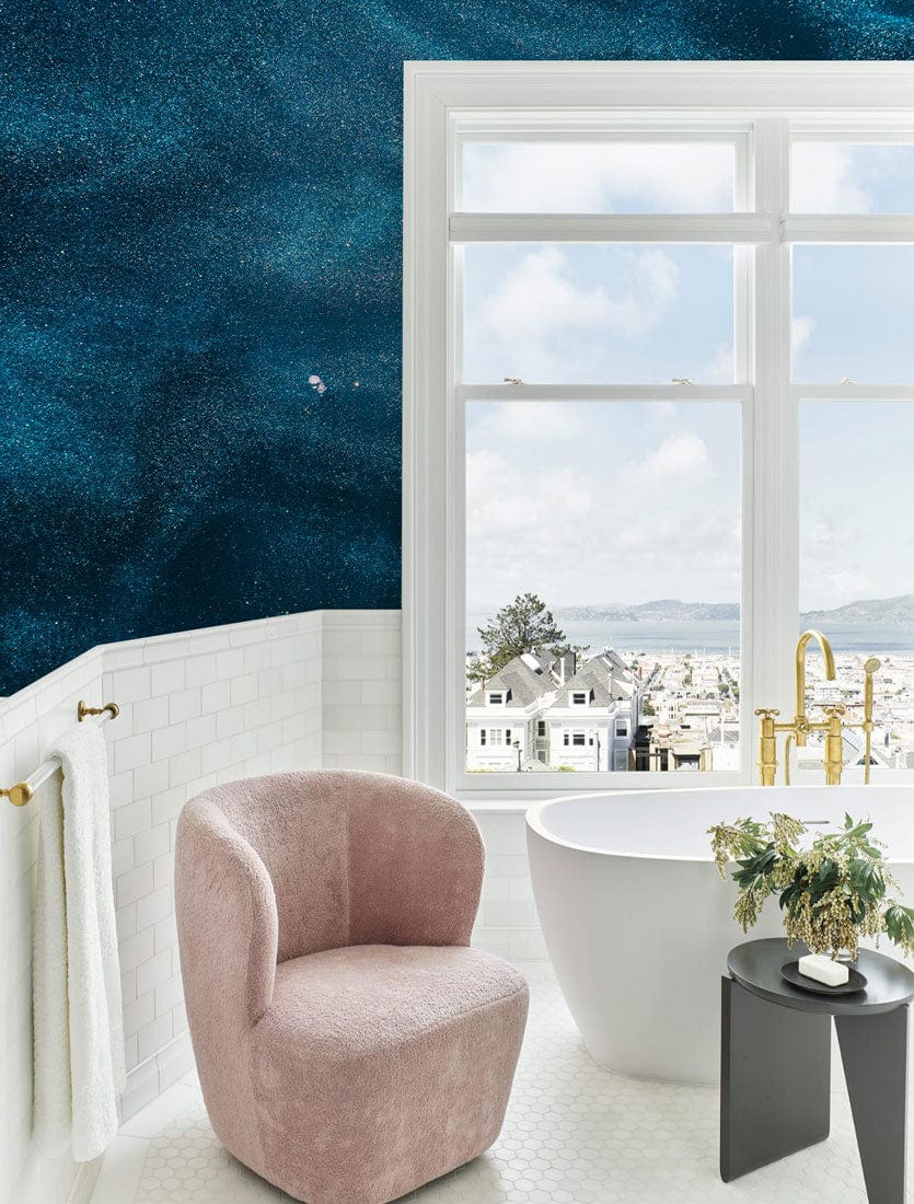 Chaise d’accent rose sans bras avec papier peint mural Océan Sombre Scintillant