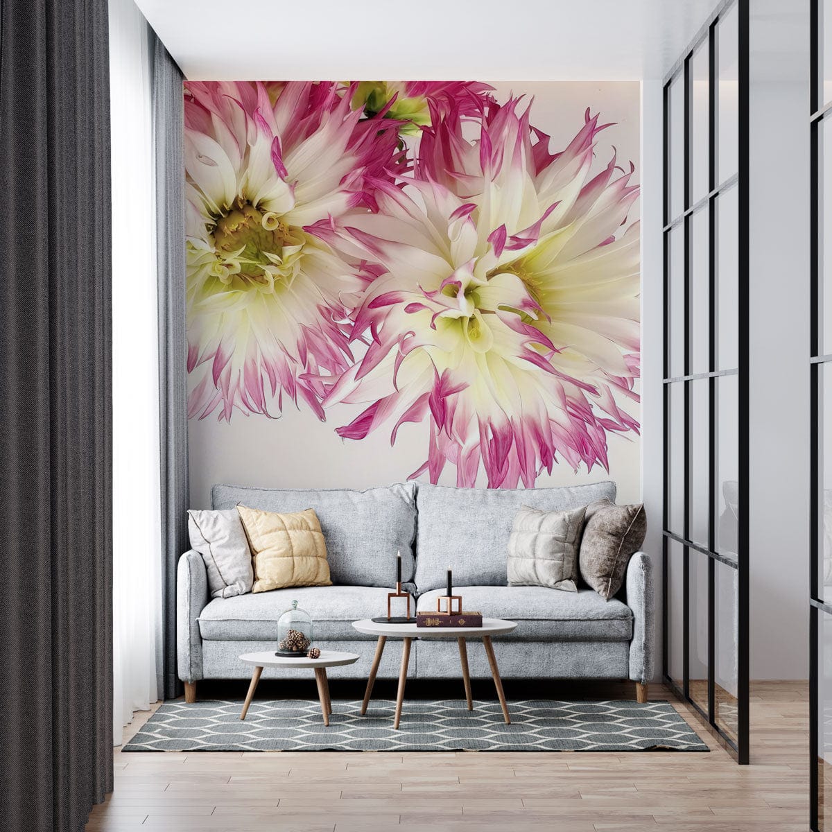 Canapé gris avec coussins, idéal pour le peint mural ombre Dahlia et mural ombre