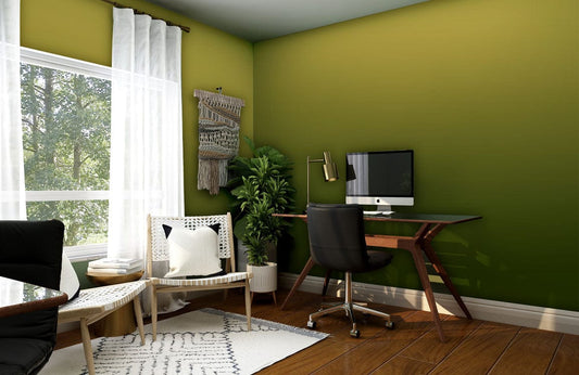 Photo d’un bureau vert avec papier peint mural ombrée Émeraude et mobilier en bois