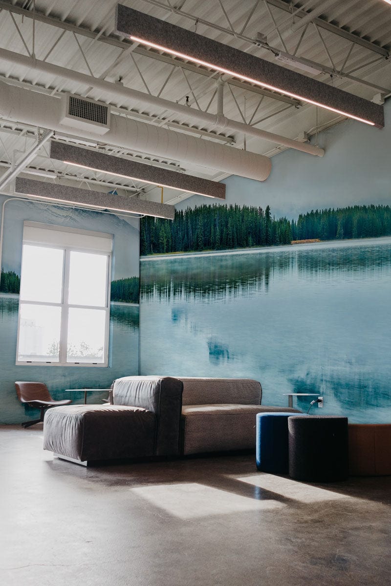 Sofa modulable avec chaise longue en nuances de gris et beige, idéal pour peinture murale paysage