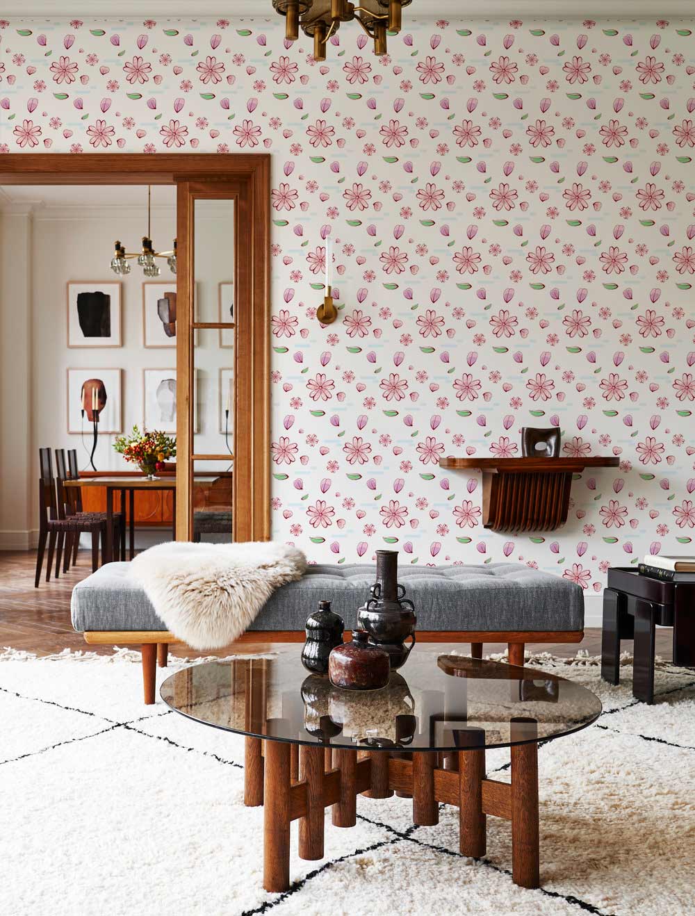 Peinture murale papier peint mural Pétales floraux dans un salon avec papier peint floral