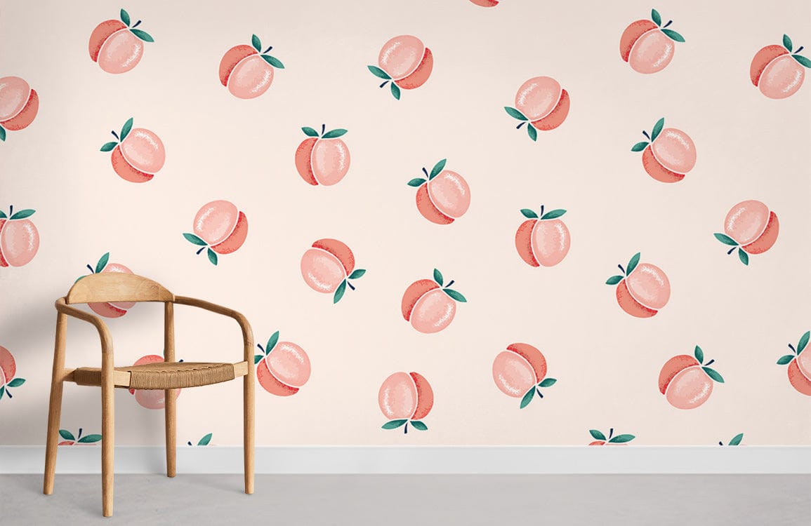 Chaise en bois clair avec siège tissé, idéale pour le papier peint mural petite pêche