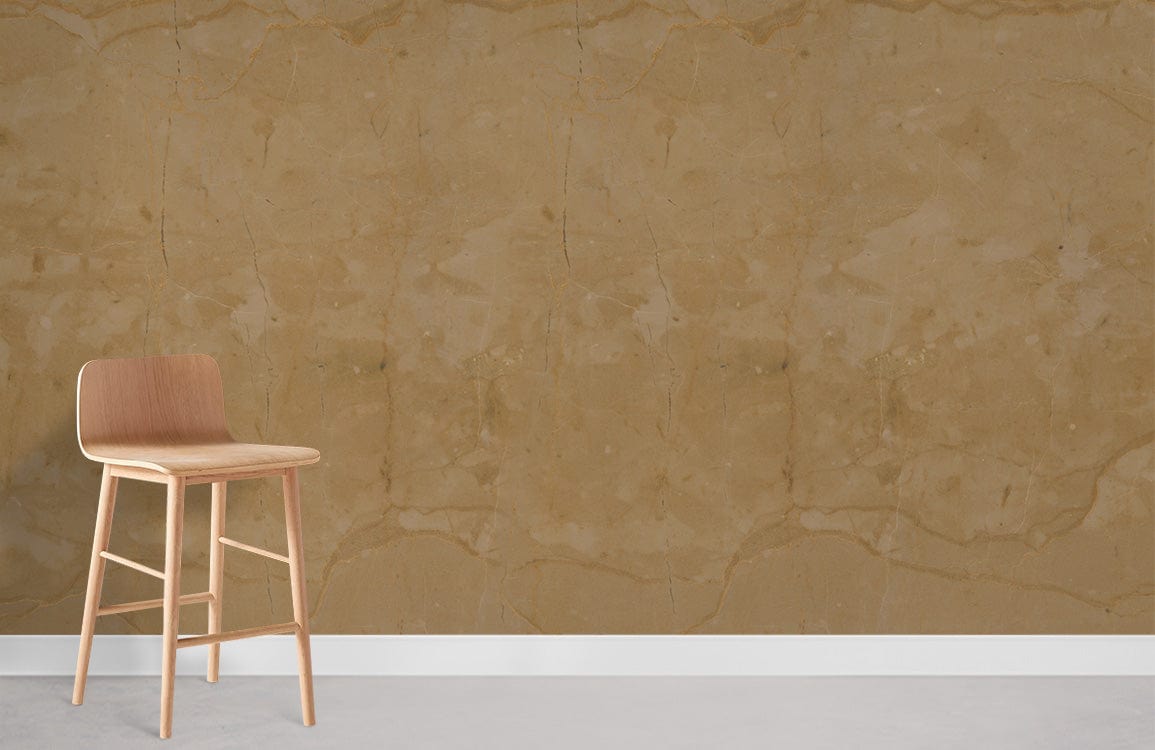 Tabouret en bois brun clair avec faible dossier, idéal pour mural pierre fissurée jaune