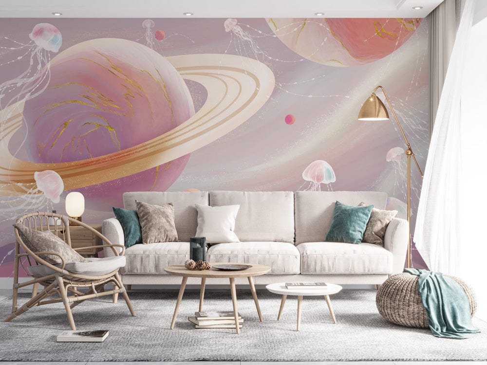 Canapé crème avec coussins décoratifs sur mural peinture murale planètes et méduses