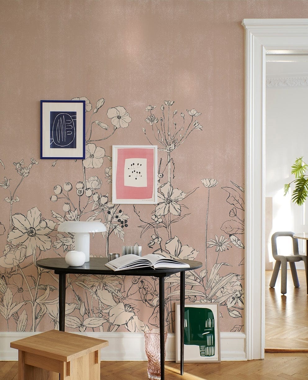 Papier peint mural blush pink avec illustrations florales noires et blanches, idéal pour peinture murale plantes