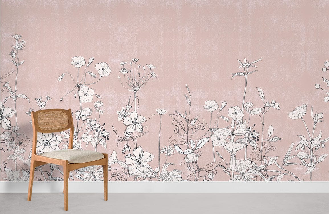 Chaise en bois clair avec dossier en cannage et siège en tissu crème, idéal pour peinture murale plantes