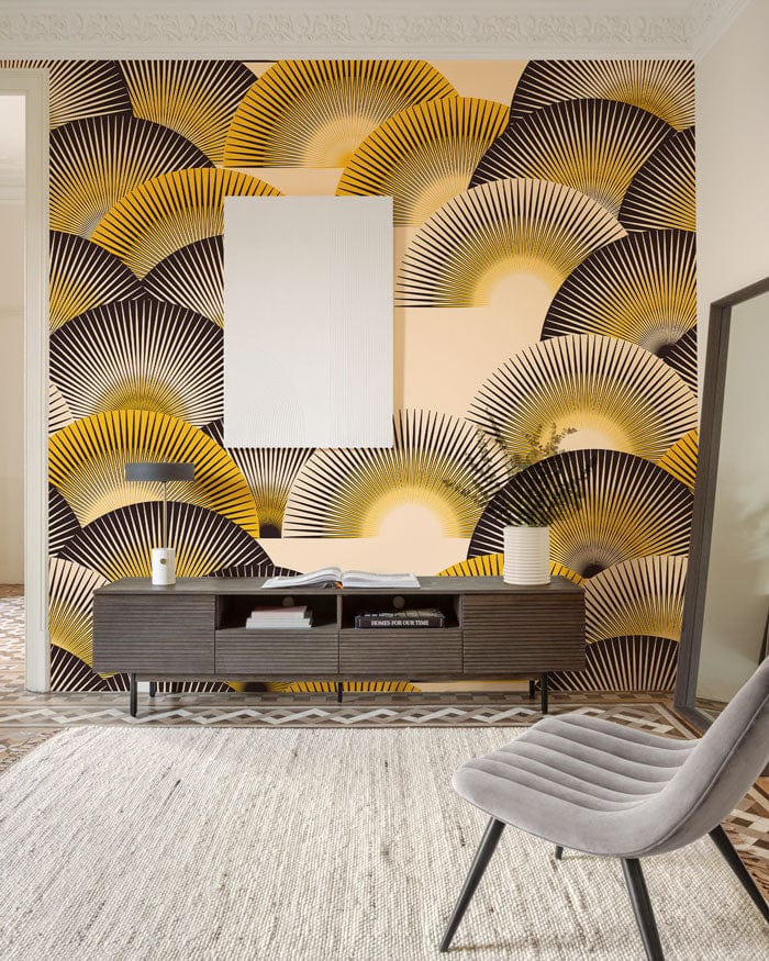 Meuble TV style mi-century moderne avec portes flûtes et étagères, adapté au papier peint mural