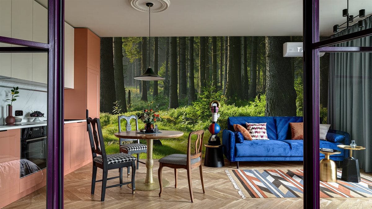 Papier peint mural moderne avec forêt dans une salle de vie ouverte et élégante
