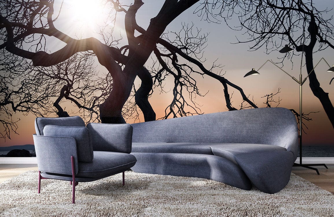 Sofa moderne gris avec fauteuil assorti sur papier peint mural Rayons de soleil