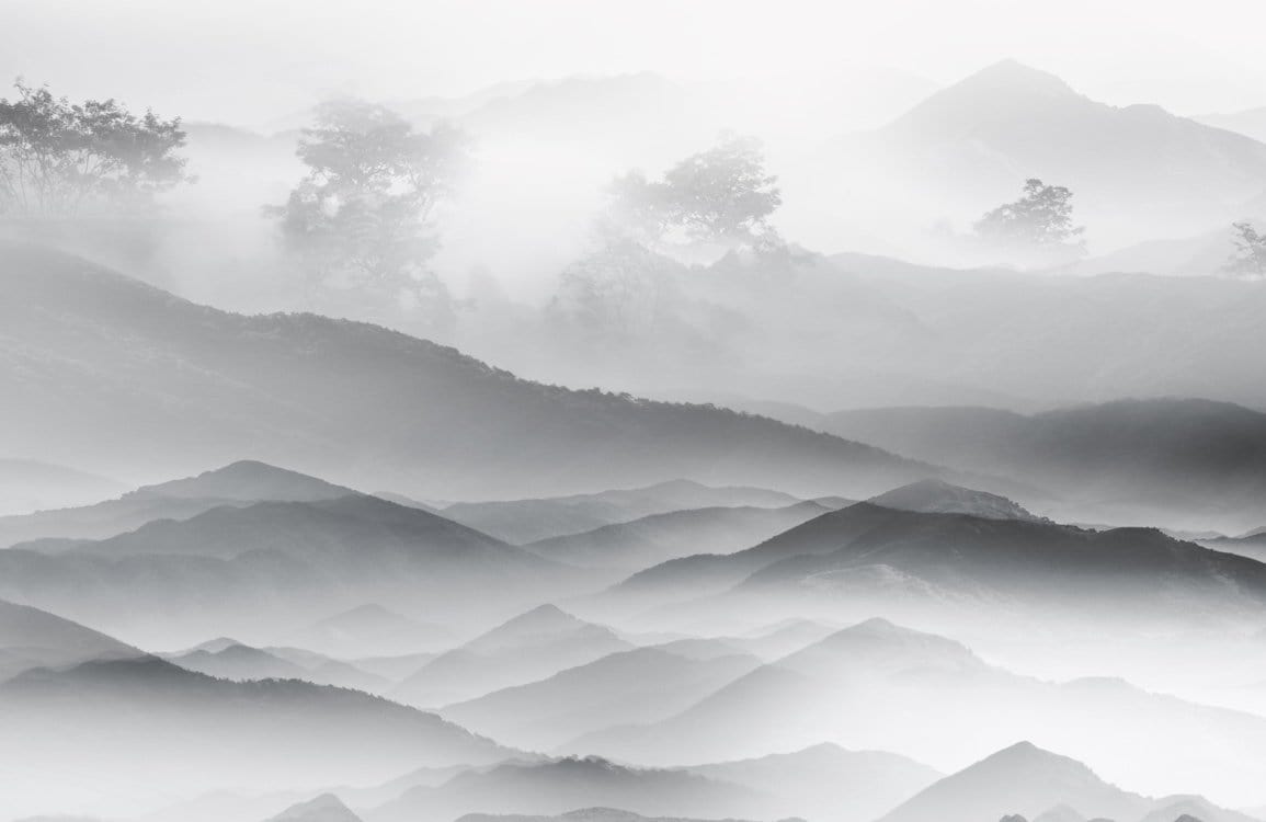 Papier peint mural représentant une montagne dans le brouillard. - Le meilleur Papier peint panoramique Sur mesure