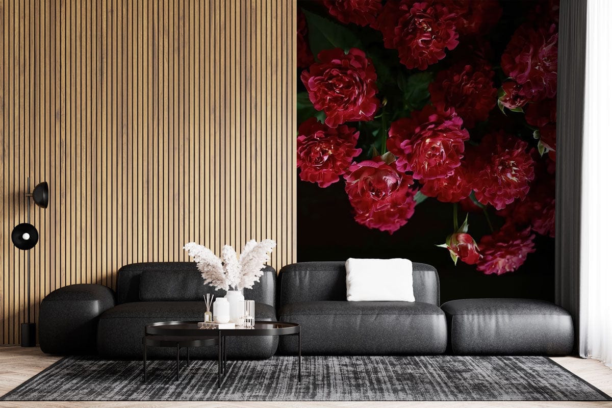 Canapé sectionnel en cuir noir moderne avec papier peint mural rose de Nuit Sombre