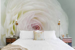 Peint mural rose Épanouie et lit cabane en bois blanc pour enfant - Vignette | Mr Papier Peint