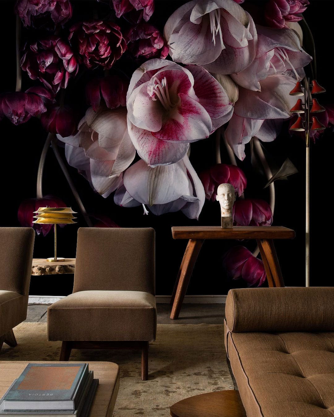 Papier peint mural rose avec tulipes roses et fleurs rouges sur fond sombre