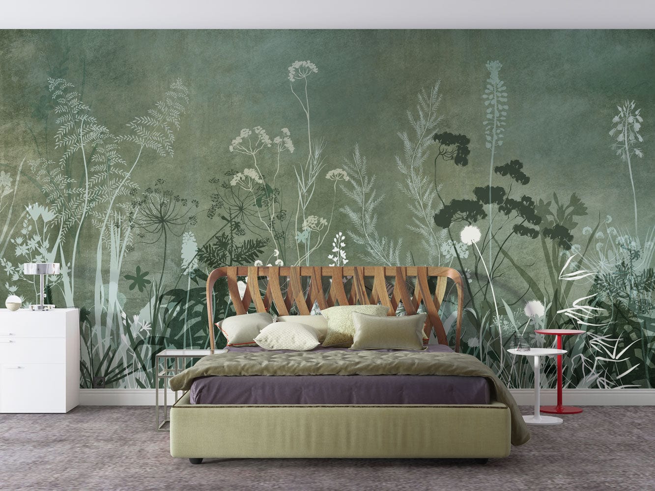 Photo d’une chambre avec un papier peint mural silhouette de buissons verts et tête de lit en bois