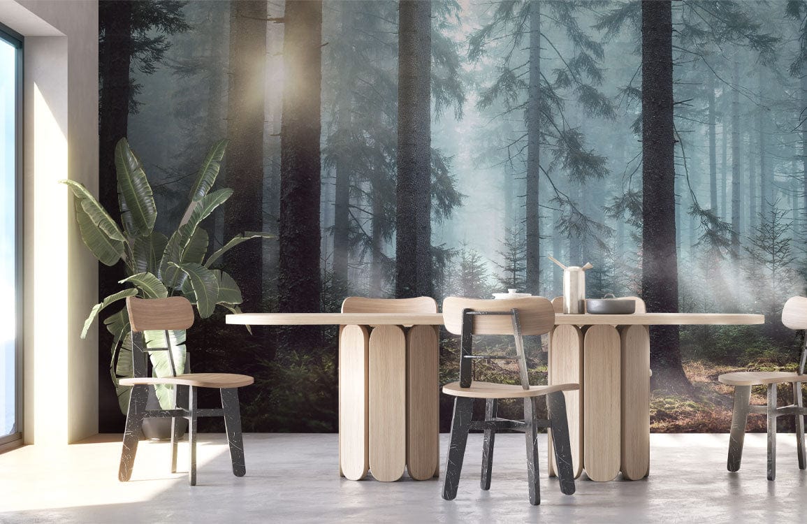 Table à manger avec trois chaises en bois clair et bases flûtées, idéale pour le papier peint mural soleil à travers le brouillard