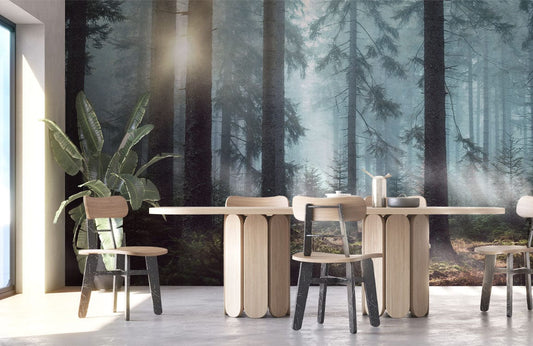 Table à manger avec trois chaises en bois clair et bases flûtées, idéale pour le papier peint mural soleil à travers le brouillard