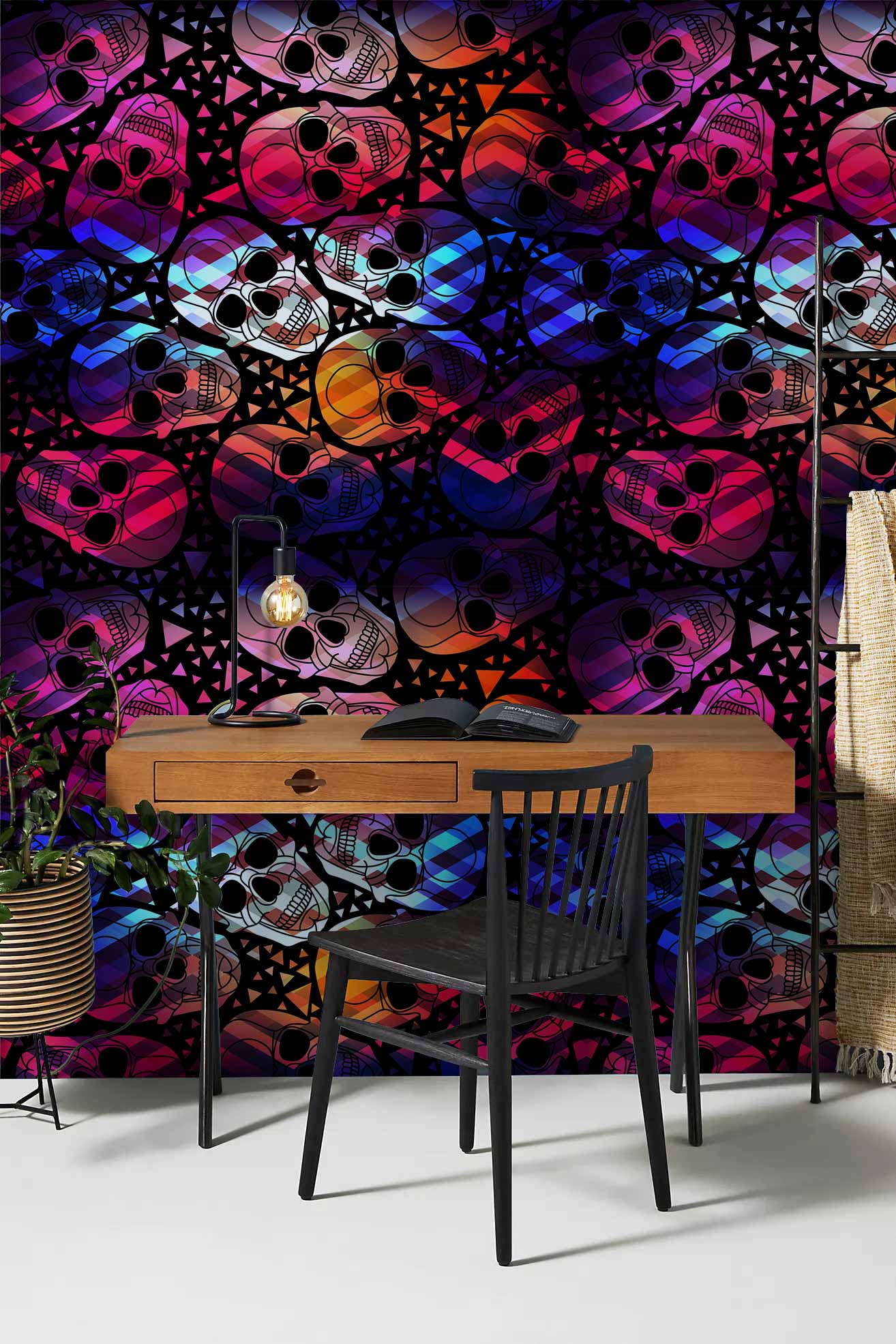Image d’un bureau en bois avec tiroir et chaise noire, idéal pour peinture murale squelette