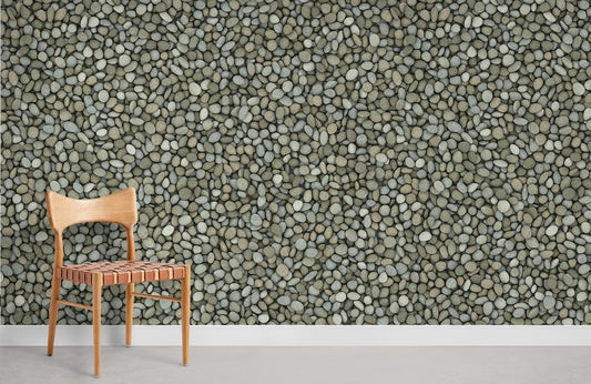 Chaise en bois clair avec siège en cuir tressé, idéal pour papier peint mural texture pavé