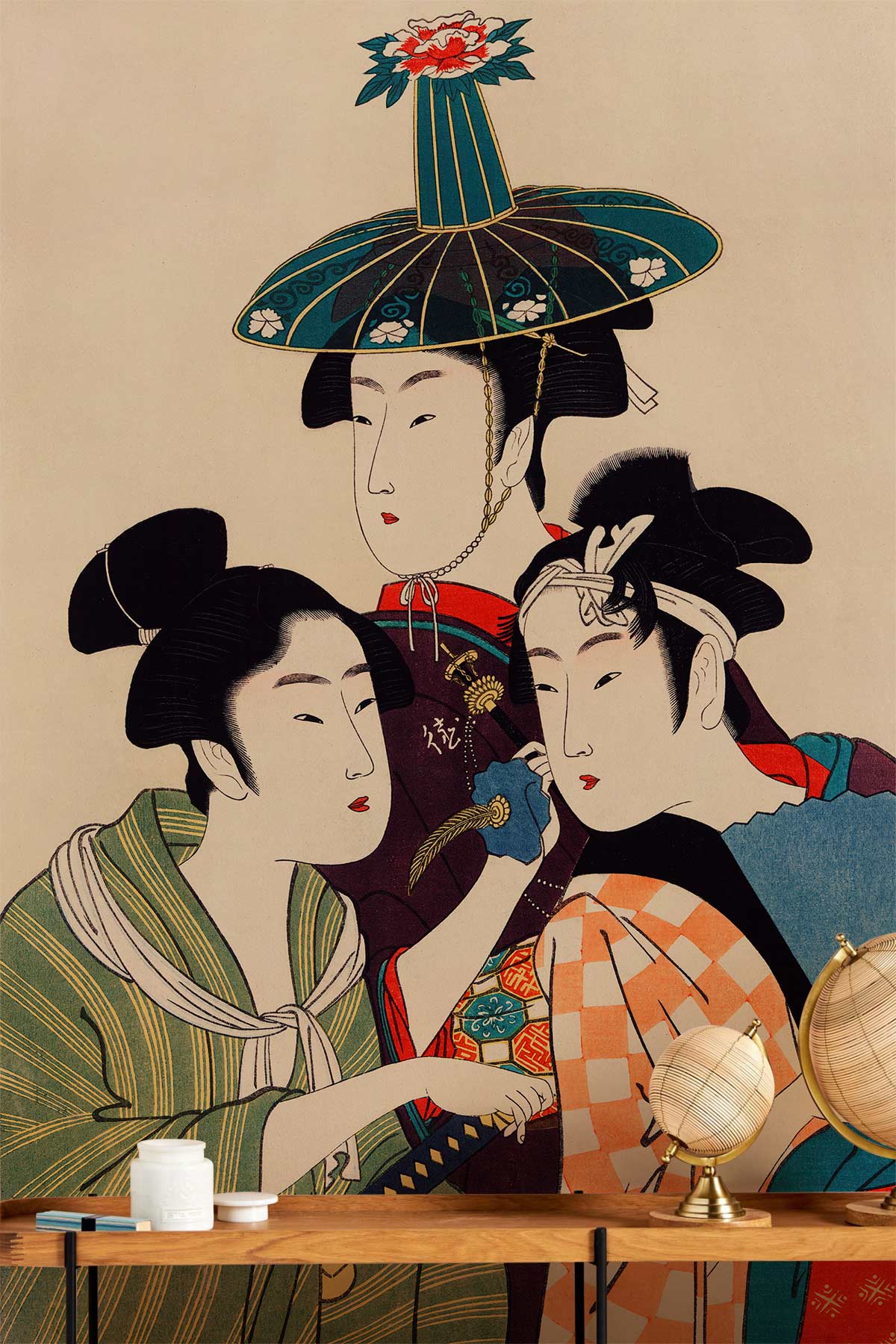 Papier peint mural avec trois jeunes femmes en tenue traditionnelle japonaise pour décoration