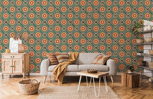 Sofa avec coussins et couverture devant un papier peint mural vert et orange