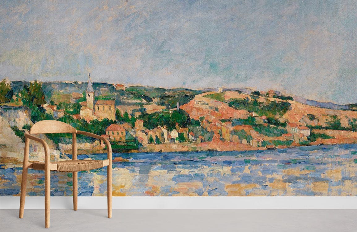 Chaise en bois clair avec assise à lattes, idéal pour le papier peint mural village