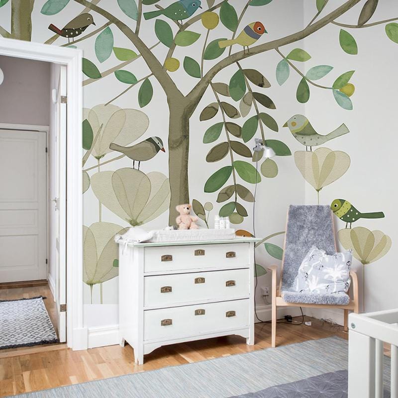 Dresser en bois blanc avec trois tiroirs et hardware en laiton, parfait pour décoration personnalisée papier peint panoramique printanière