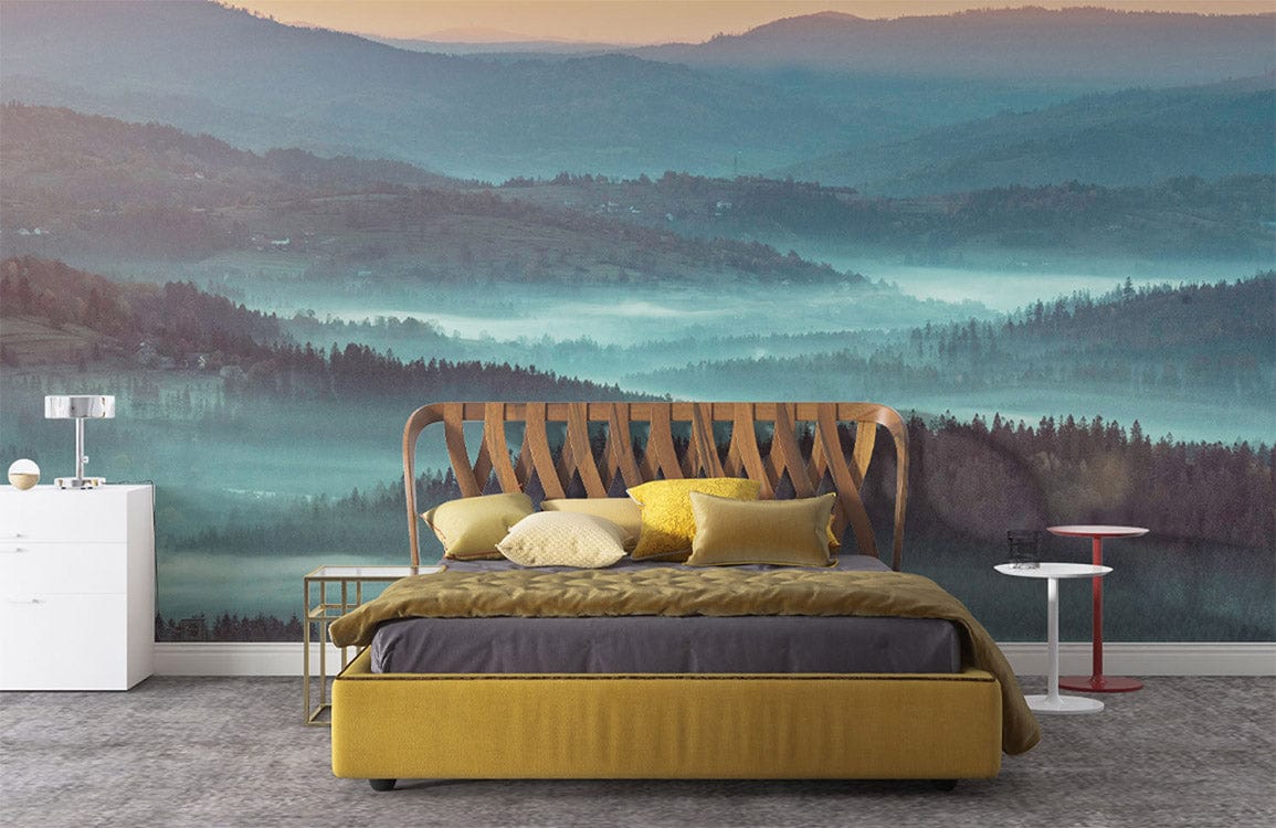 Lit avec cadre jaune et tête de lit en bois, décoration personnalisée forêt brumeuse bleue