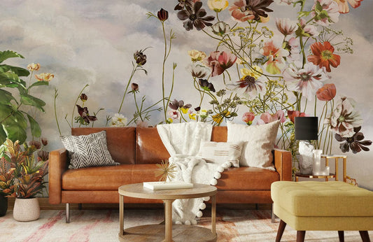 Canapé en cuir confortable avec coussins et couverture, parfait pour un papier peint panoramique florale