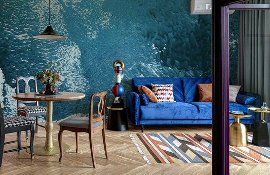 Vibrant blue velvet sofa used as inspiration for Peinture Murale Effet Océan mural